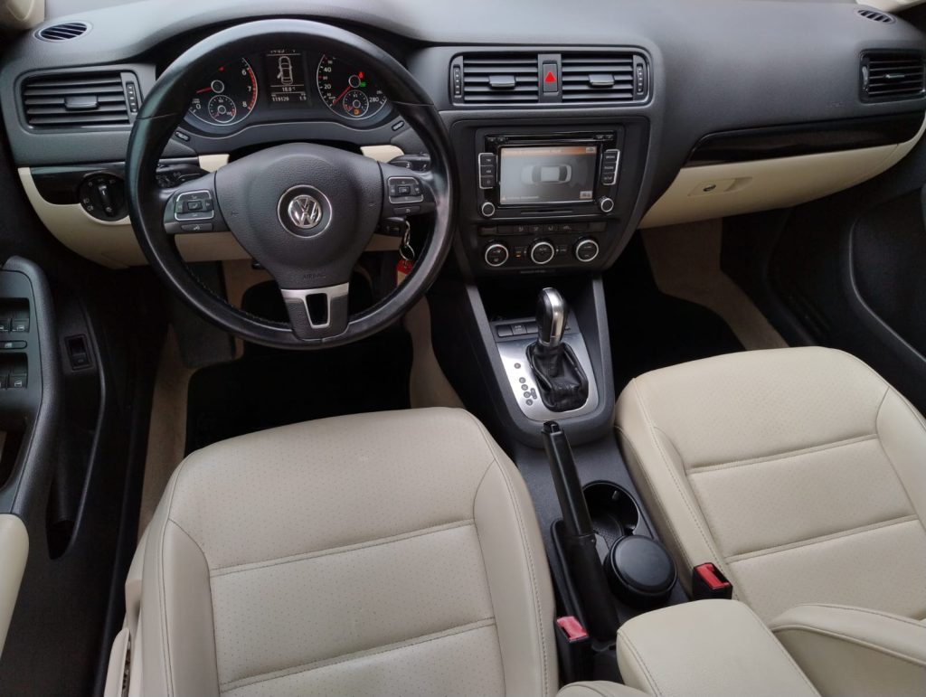 Jetta Rosa JETTA 2.0 CONFORTLINE COMPLETO ANO 2013 – carro.com – Santa Rosa RS